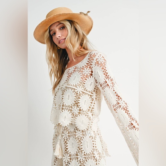 Bluivy Tops - NWT - Bluivy - Crochet Cropped Long Sleeve Top - small
